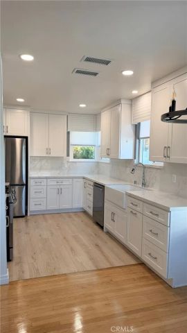 17415 Victory, Lake Balboa, CA 91406