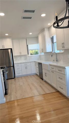 17415 Victory, Lake Balboa, CA 91406