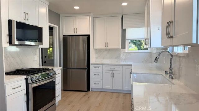 17415 Victory, Lake Balboa, CA 91406