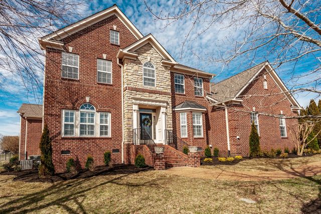 1108 Rossifer Ct, Gallatin, TN 37066