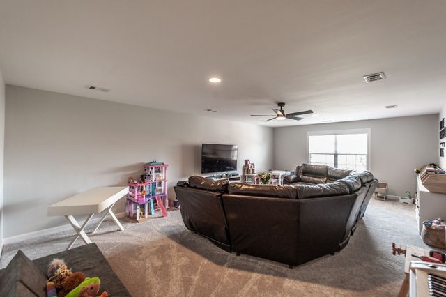 1108 Rossifer Ct, Gallatin, TN 37066