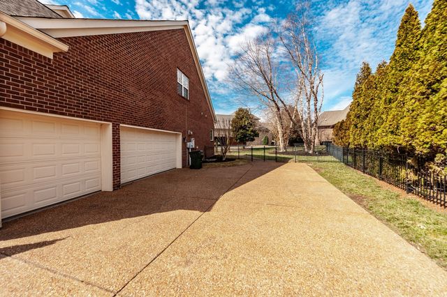 1108 Rossifer Ct, Gallatin, TN 37066