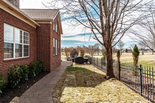 1108 Rossifer Ct, Gallatin, TN 37066