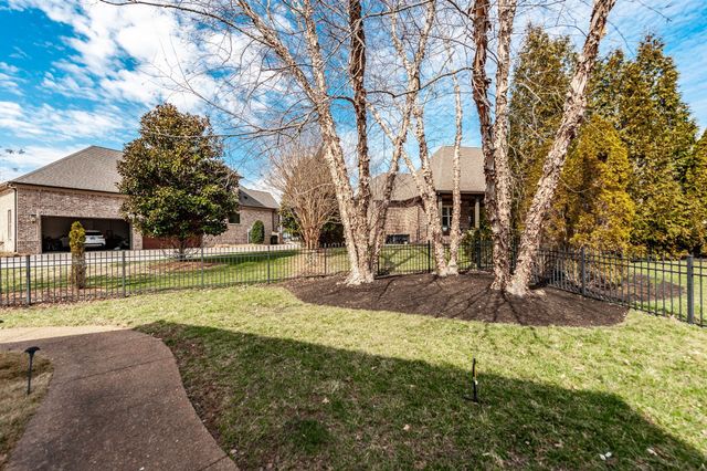 1108 Rossifer Ct, Gallatin, TN 37066