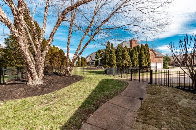 1108 Rossifer Ct, Gallatin, TN 37066