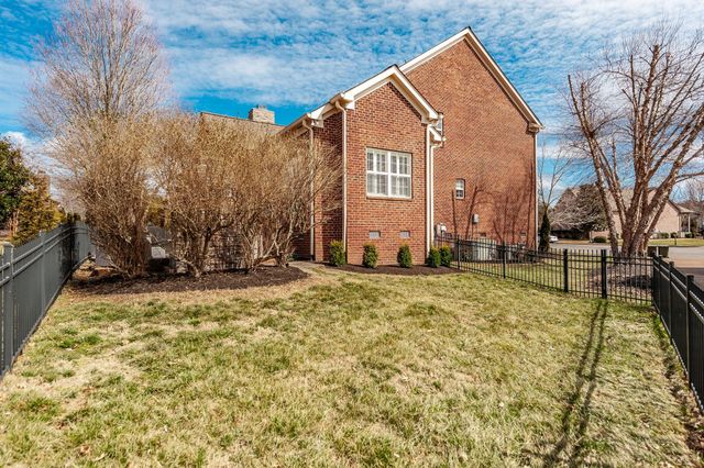 1108 Rossifer Ct, Gallatin, TN 37066