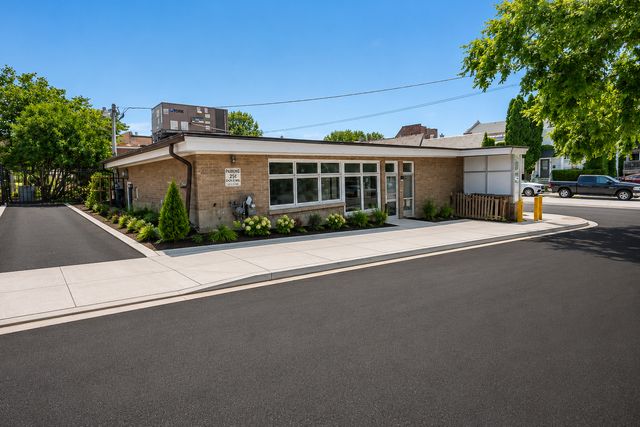 485 Forest Avenue, Glen Ellyn, IL 60137