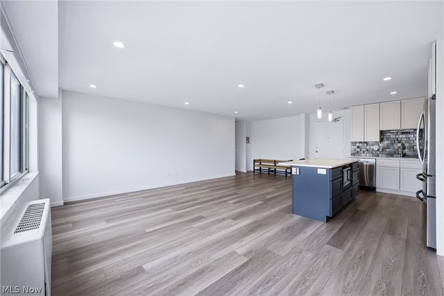 12520 Edgewater Drive 1009, Lakewood, OH 44107