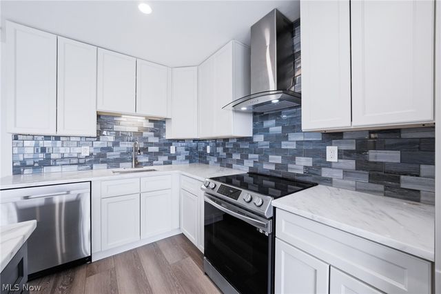 12520 Edgewater Drive 1009, Lakewood, OH 44107