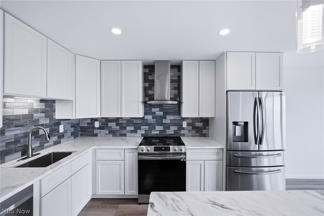 12520 Edgewater Drive 1009, Lakewood, OH 44107