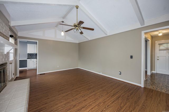 8 Kings Mountain Court, Little Rock, AR 72211