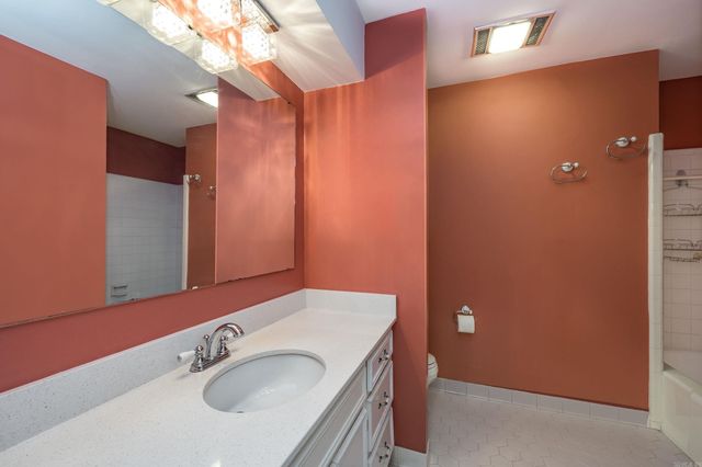 8 Kings Mountain Court, Little Rock, AR 72211