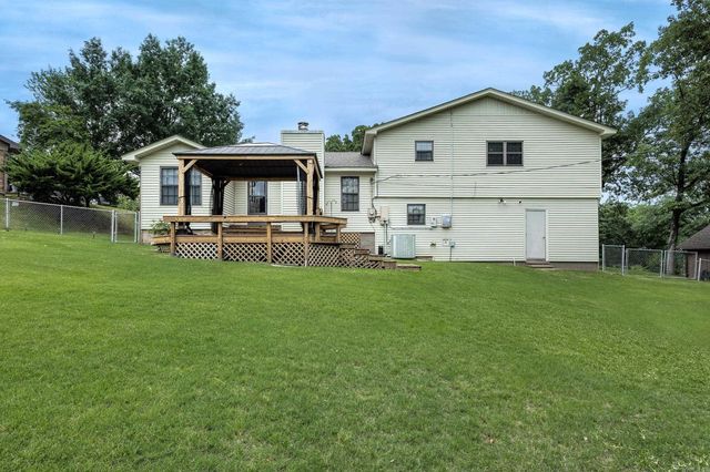 8 Kings Mountain Court, Little Rock, AR 72211
