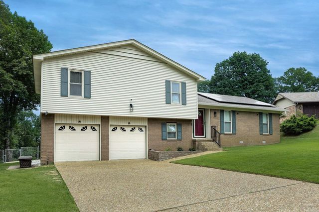 8 Kings Mountain Court, Little Rock, AR 72211