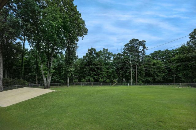 8 Kings Mountain Court, Little Rock, AR 72211
