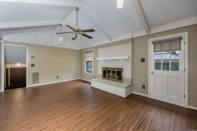 8 Kings Mountain Court, Little Rock, AR 72211