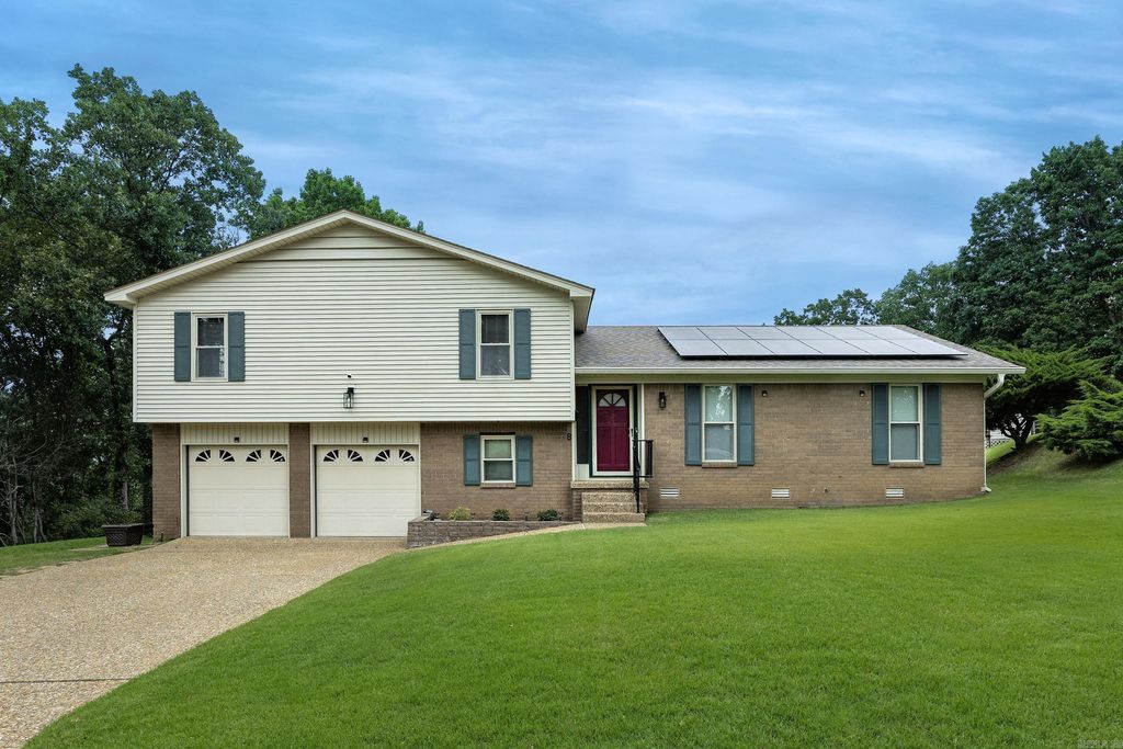 8 Kings Mountain Court, Little Rock, AR 72211