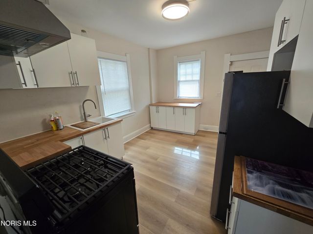 1318 N Superior Street, Toledo, OH 43604