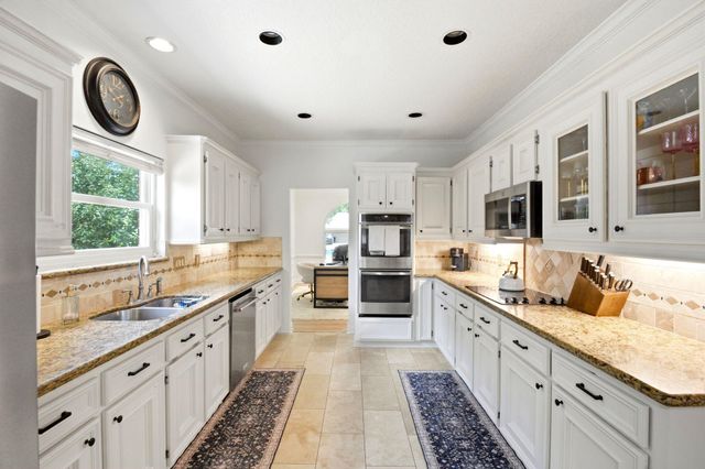 1846 Raintree Circle, Seabrook, TX 77586