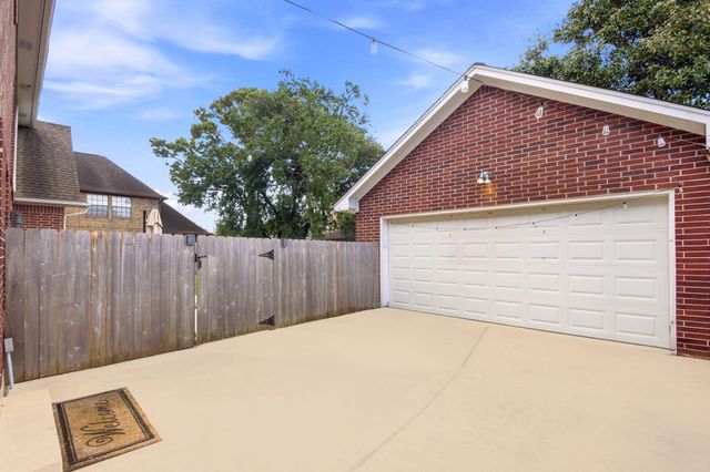 1846 Raintree Circle, Seabrook, TX 77586