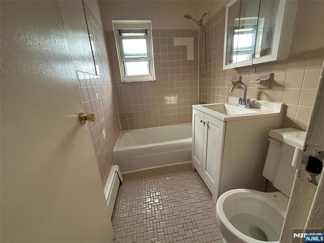 475 Grand Avenue 1C, Palisades Park, NJ 07650