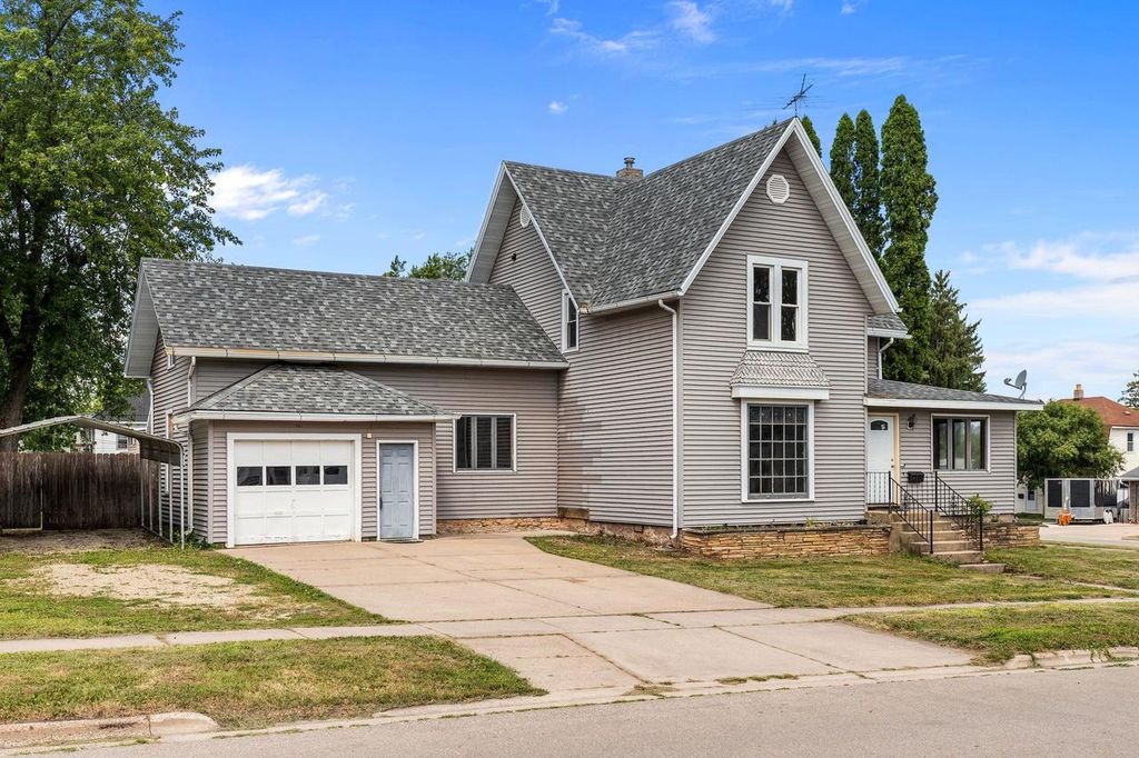 503 S SHAWANO STREET, New London, WI 54961