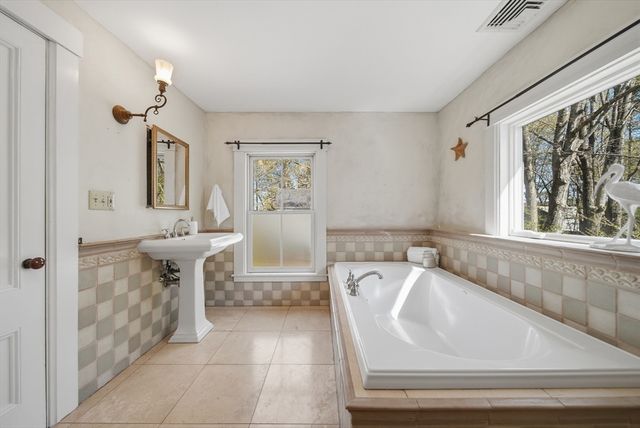 1547 Main St, Concord, MA 01742