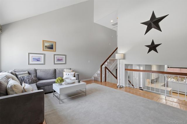 10 Bayberry Lane, Rye Brook, NY 10573