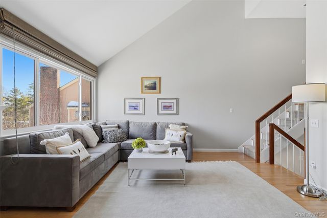 10 Bayberry Lane, Rye Brook, NY 10573