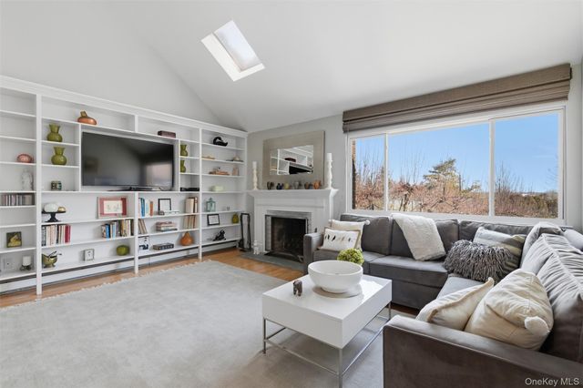 10 Bayberry Lane, Rye Brook, NY 10573