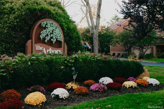 10 Bayberry Lane, Rye Brook, NY 10573