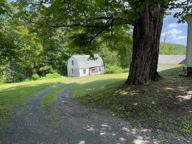 604 Main Road, Granville, MA 01034