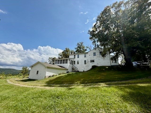 604 Main Road, Granville, MA 01034