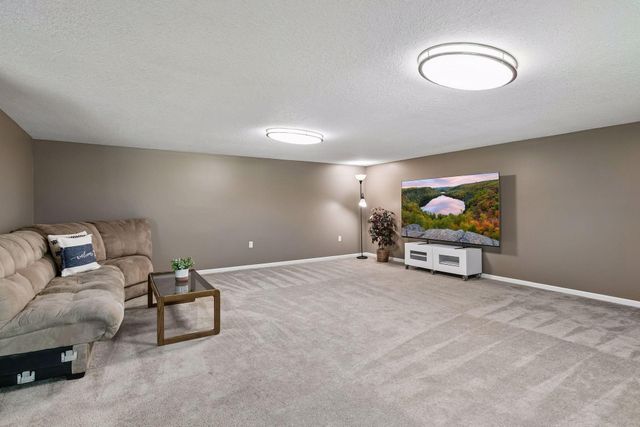 5616 W 78th Street, Edina, MN 55439