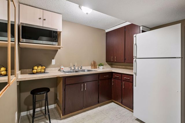 5616 W 78th Street, Edina, MN 55439