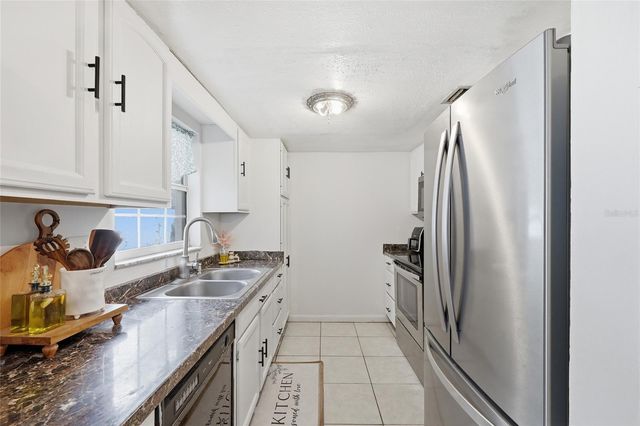 1025 PARK AVENUE, Tavares, FL 32778