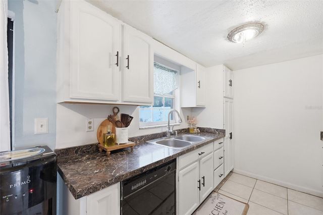 1025 PARK AVENUE, Tavares, FL 32778