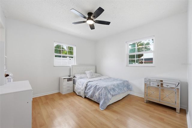 1025 PARK AVENUE, Tavares, FL 32778