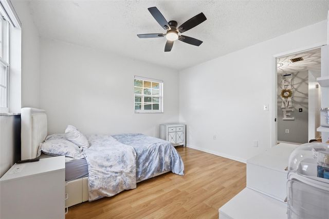 1025 PARK AVENUE, Tavares, FL 32778