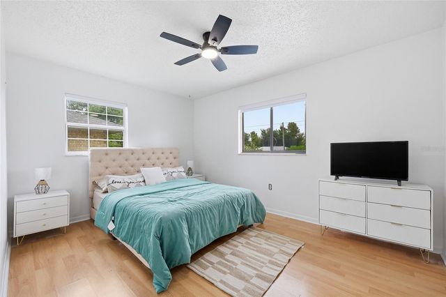 1025 PARK AVENUE, Tavares, FL 32778