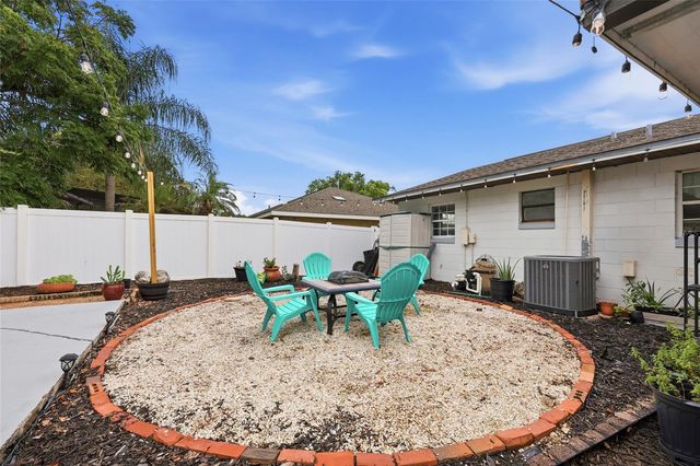 1025 PARK AVENUE, Tavares, FL 32778