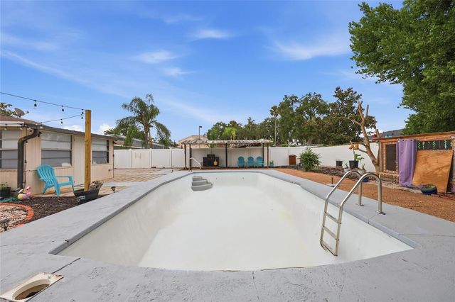 1025 PARK AVENUE, Tavares, FL 32778