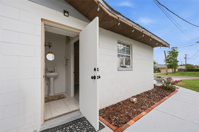 1025 PARK AVENUE, Tavares, FL 32778