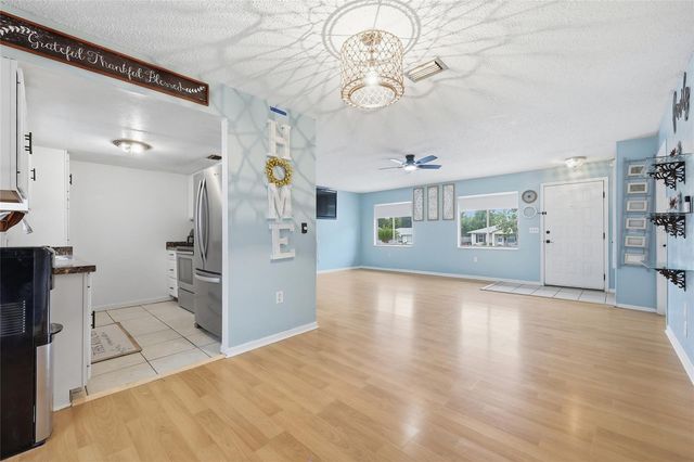1025 PARK AVENUE, Tavares, FL 32778