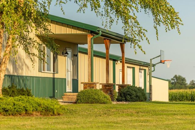 520 NE 15504 County Road, Archie, MO 64725