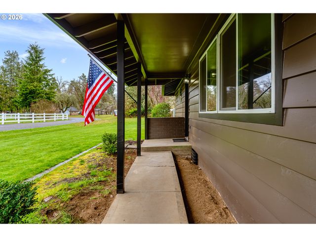 38730 NATURES GARDEN St, Springfield, OR 97478