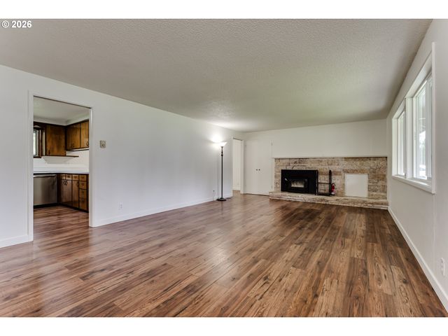 38730 NATURES GARDEN St, Springfield, OR 97478