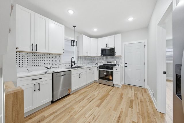 6824 S Wood Street, Chicago, IL 60636