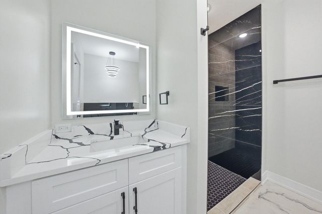 6824 S Wood Street, Chicago, IL 60636