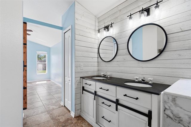 19520 MORDEN BLUSH DRIVE, Lutz, FL 33558